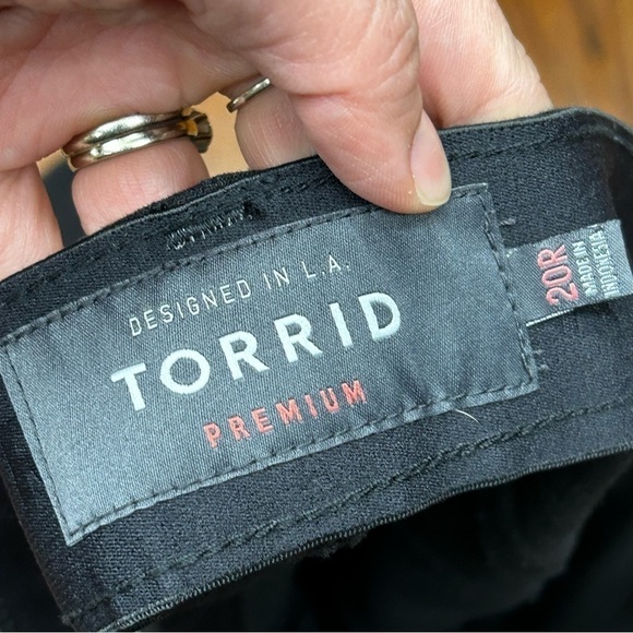 Torrid bombshell black skinny jeans - Picture 5 of 7